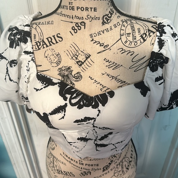 2 pc (white floral) with padded bra - Picture 8 of 9